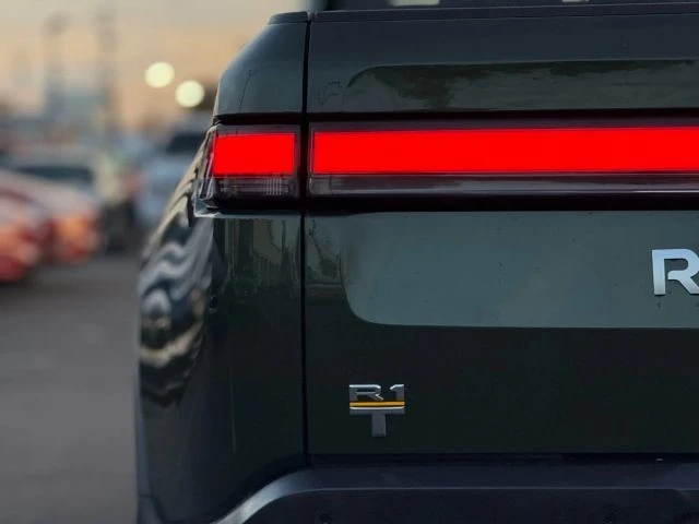 2022 Rivian R1T - Image 13 of 21