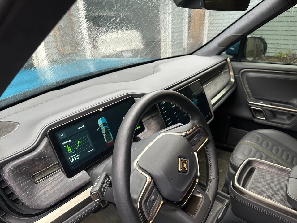 2022 Rivian R1T - Image 10 of 21