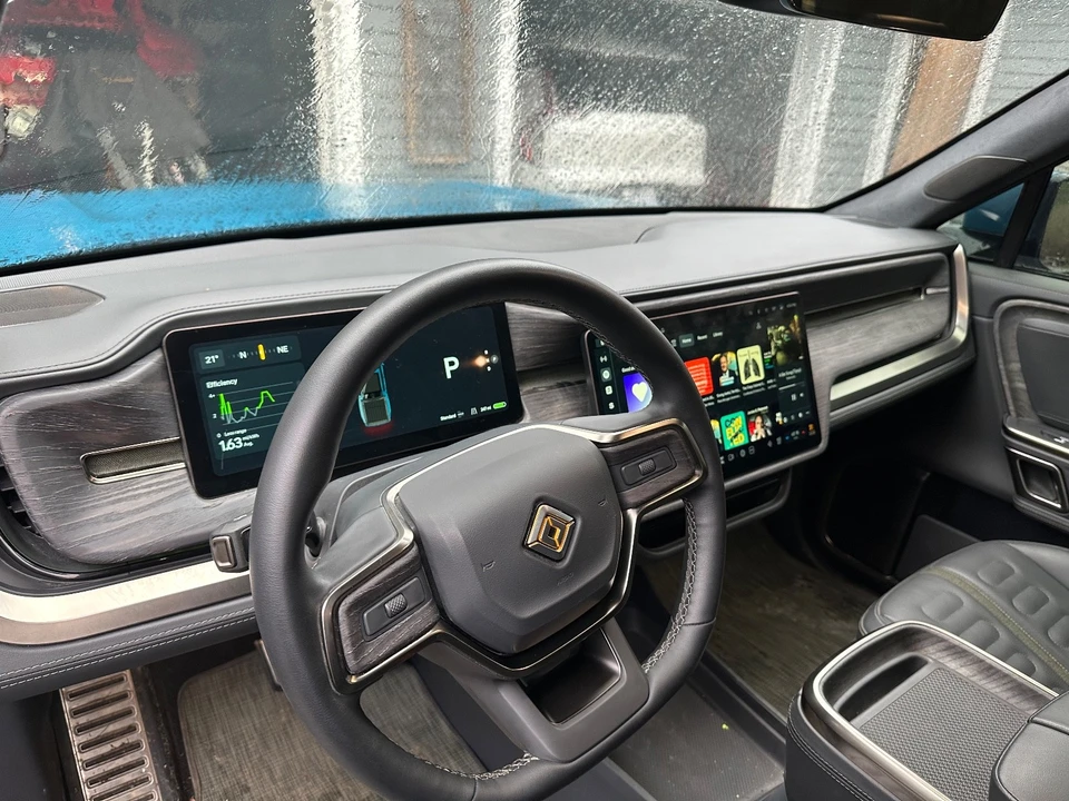 2022 Rivian R1T - Image 7 of 21