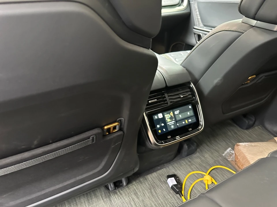 2022 Rivian R1T - Image 17 of 21