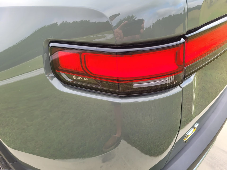 2022 Rivian R1T - Image 22 of 31