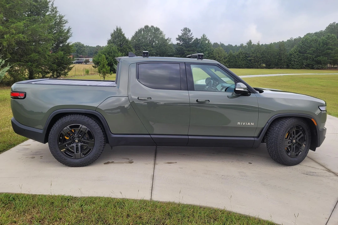 2022 Rivian R1T - Image 3 of 31