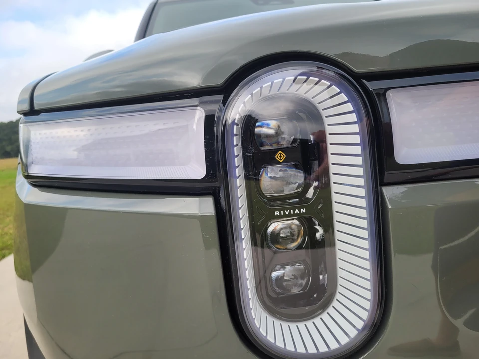 2022 Rivian R1T - Image 13 of 31