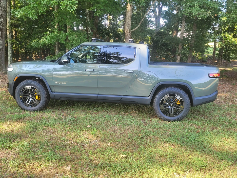 2022 Rivian R1T - Image 10 of 31