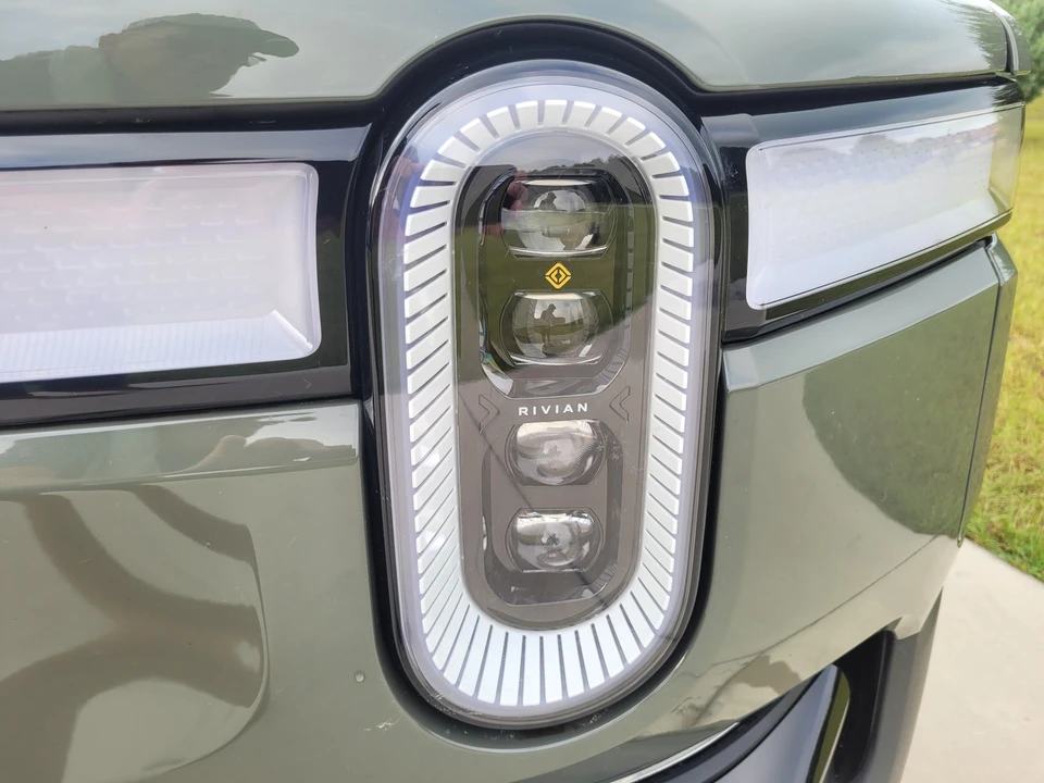 2022 Rivian R1T - Image 17 of 31