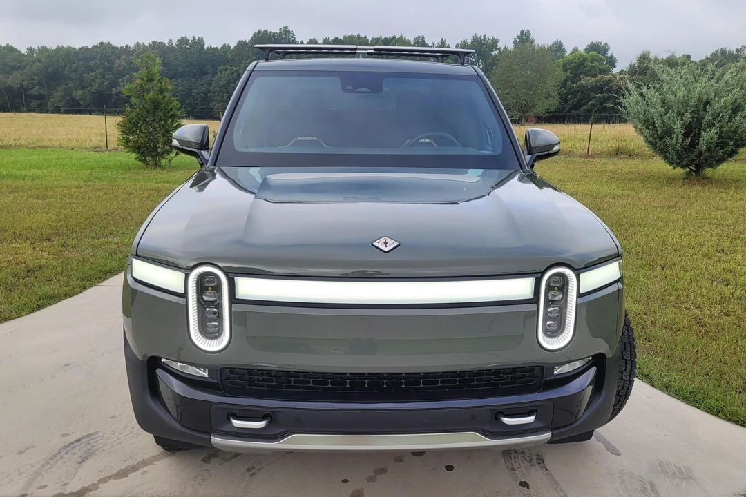 2022 Rivian R1T - Image 2 of 31