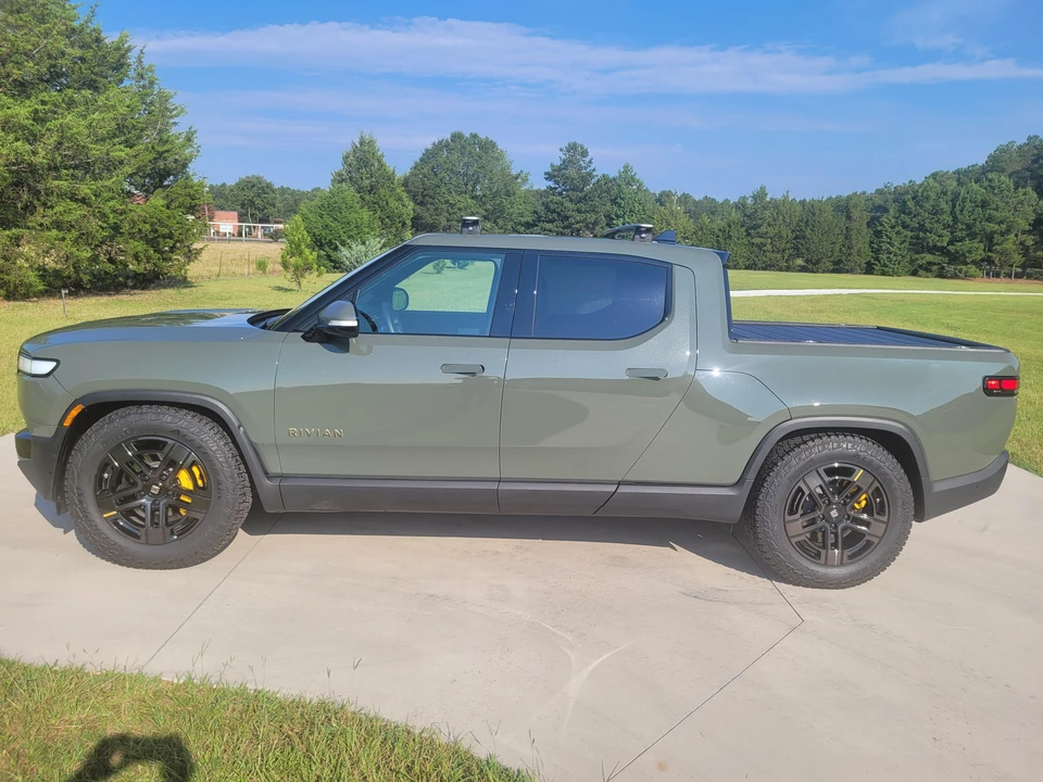 2022 Rivian R1T - Image 9 of 31