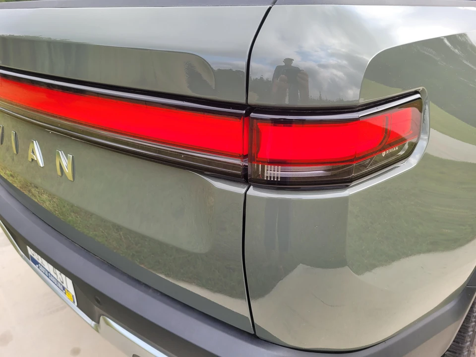 2022 Rivian R1T - Image 24 of 31
