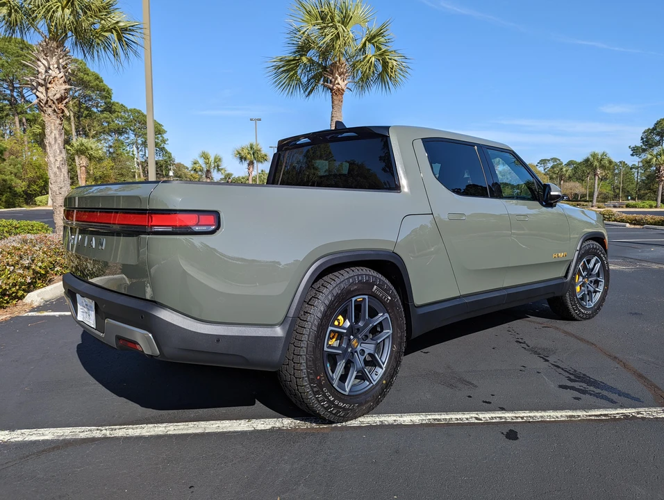 2022 Rivian R1T - Image 16 of 31