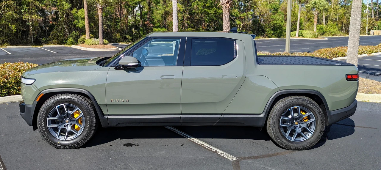2022 Rivian R1T - Image 10 of 31
