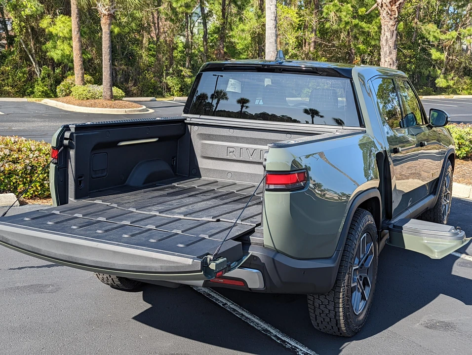 2022 Rivian R1T - Image 14 of 31