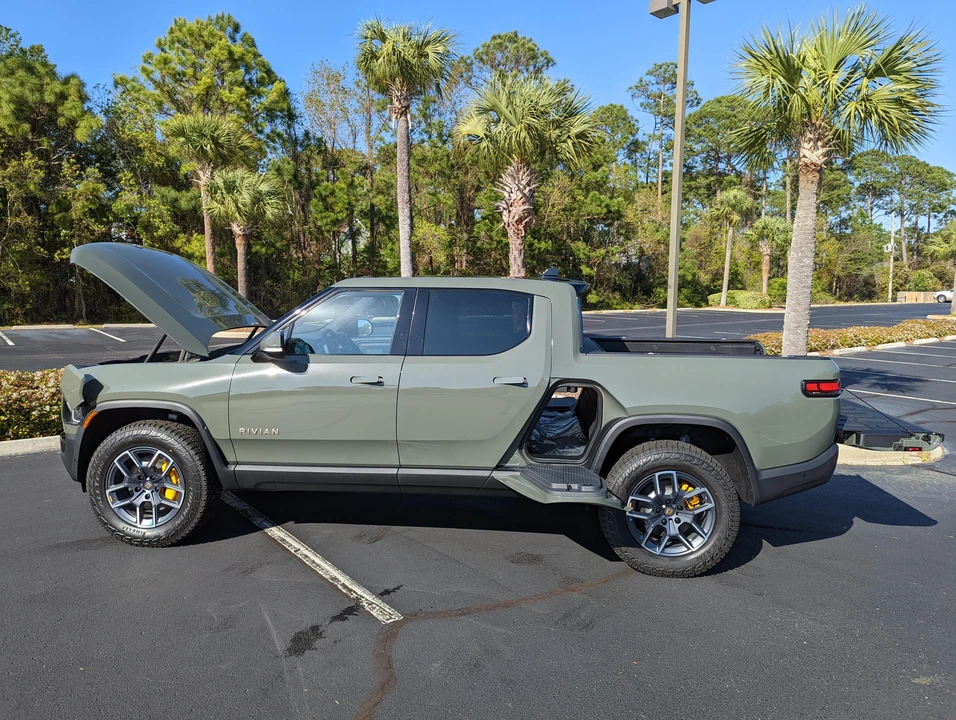 2022 Rivian R1T - Image 11 of 31