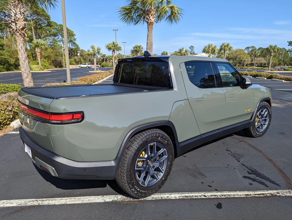 2022 Rivian R1T - Image 17 of 31