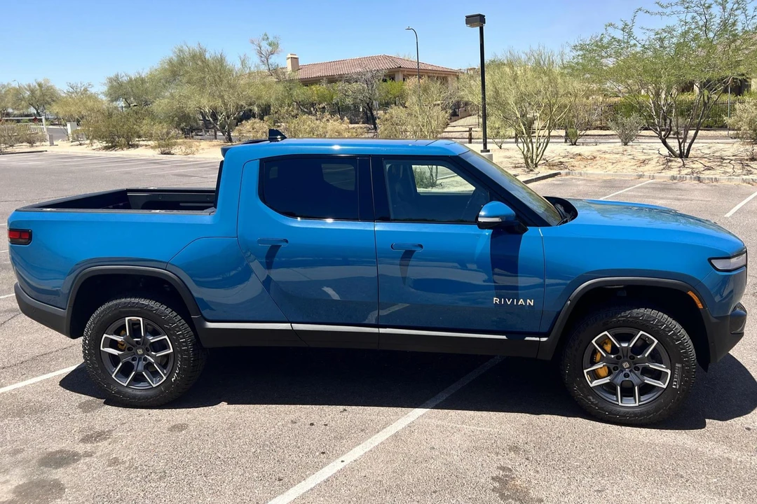 2022 Rivian R1T - Image 3 of 6