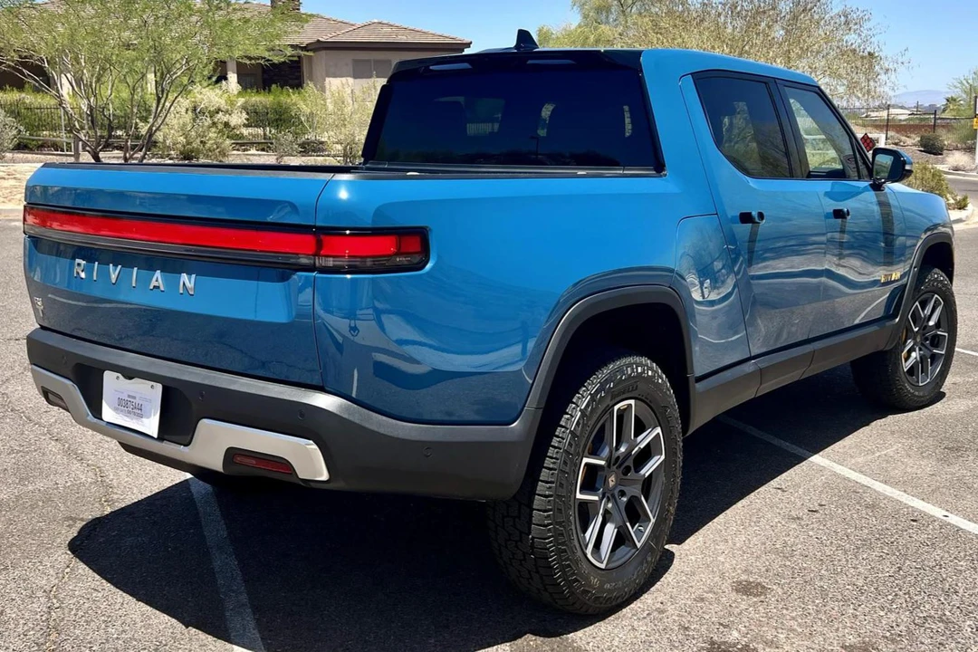 2022 Rivian R1T - Image 5 of 6
