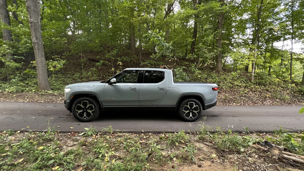 2022 Rivian R1T - Image 12 of 31