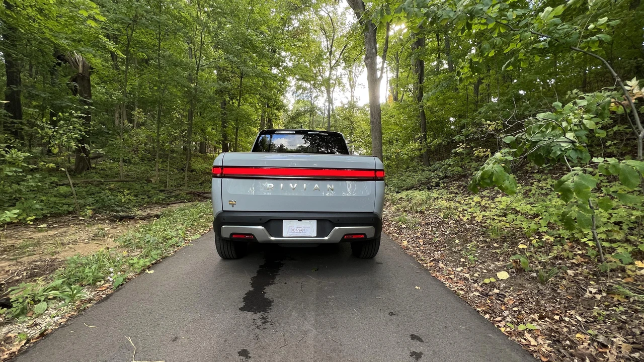2022 Rivian R1T - Image 16 of 31