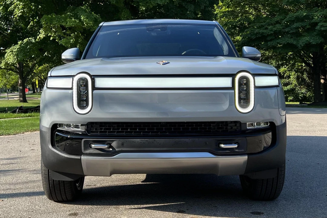 2022 Rivian R1T - Image 2 of 31