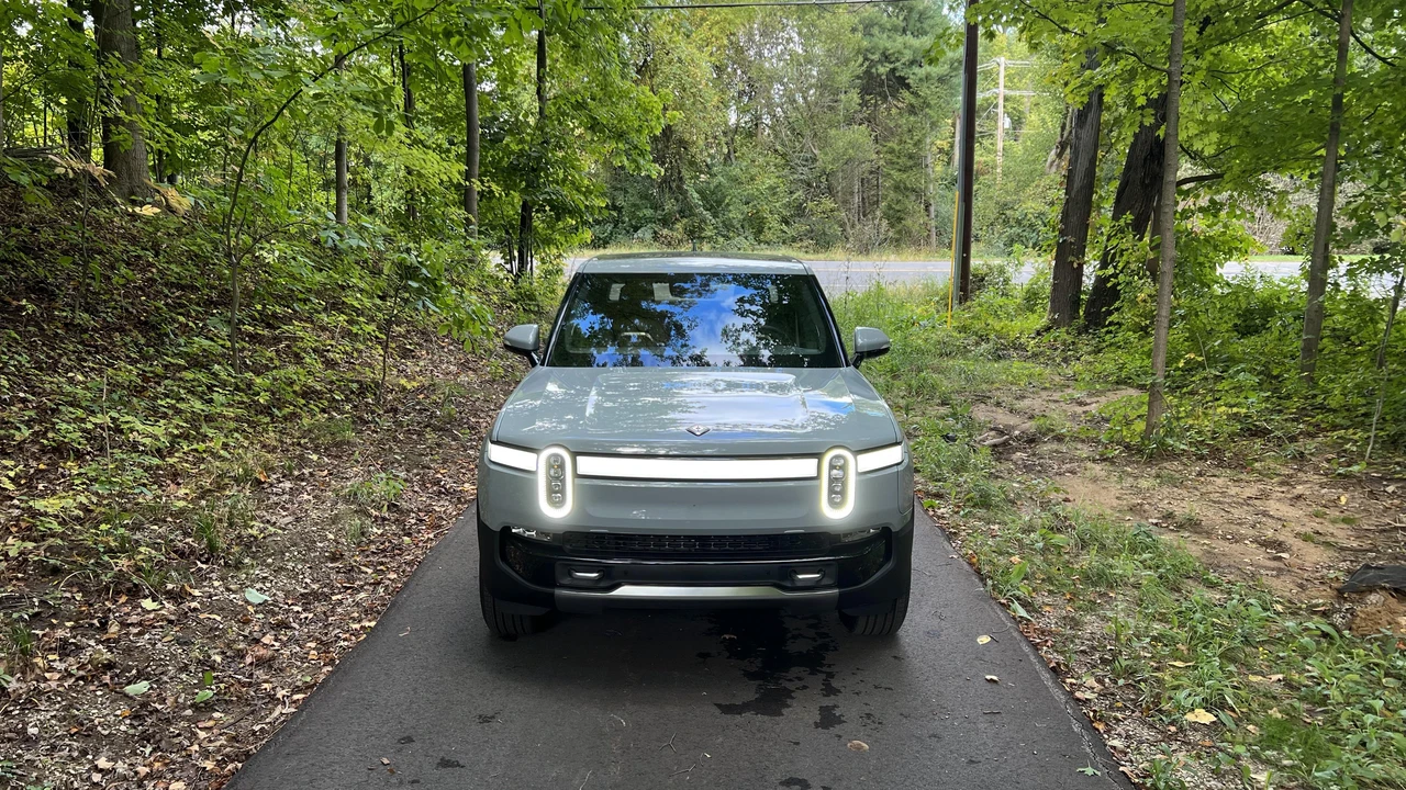 2022 Rivian R1T - Image 7 of 31