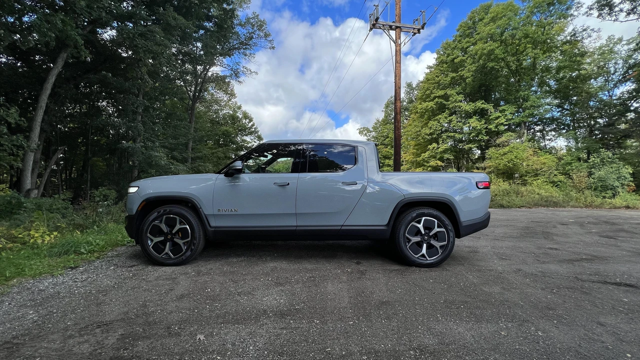 2022 Rivian R1T - Image 13 of 31