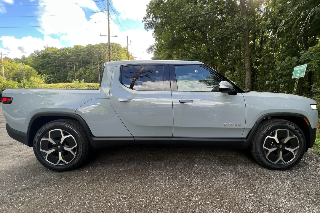 2022 Rivian R1T - Image 3 of 31