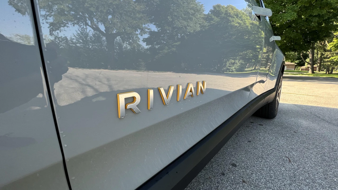 2022 Rivian R1T - Image 28 of 31