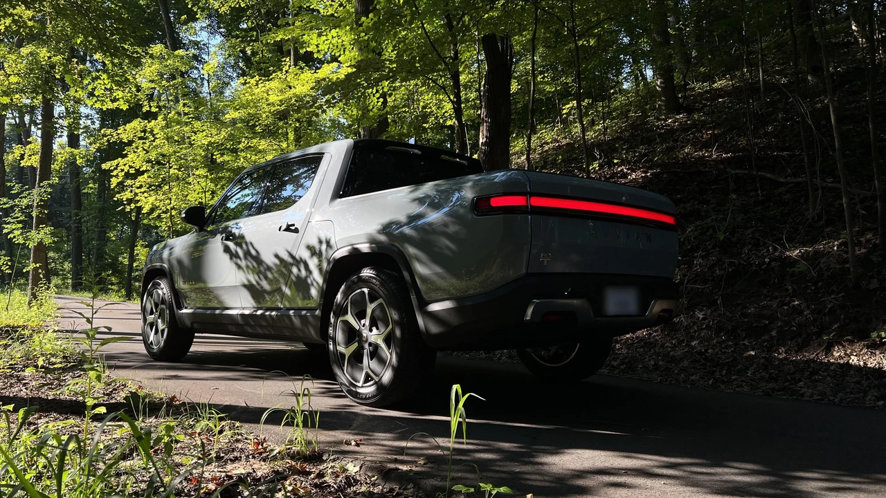 2022 Rivian R1T - Image 14 of 31