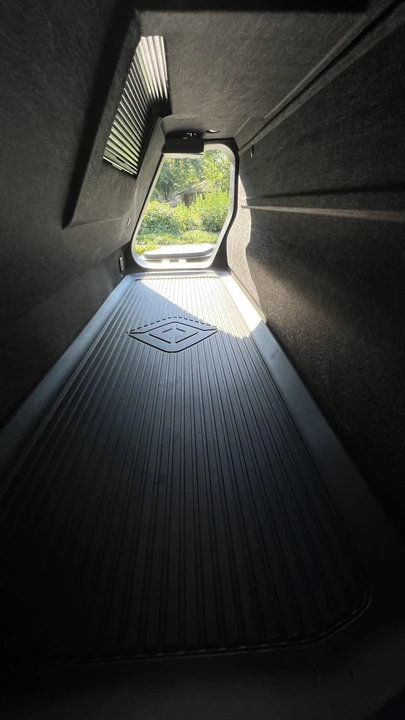 2022 Rivian R1T - Image 31 of 31