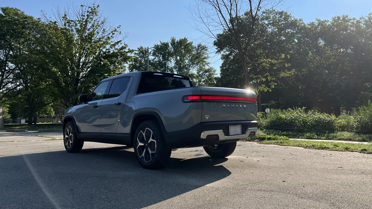 2022 Rivian R1T - Image 15 of 31