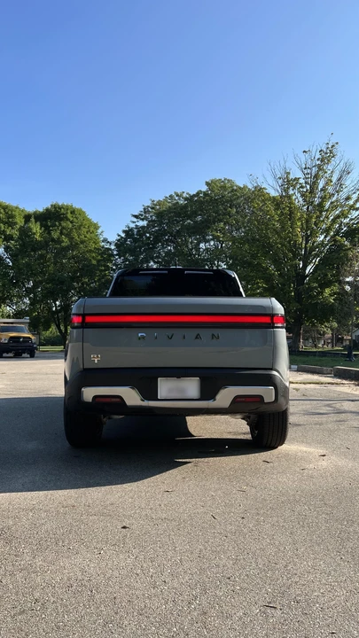 2022 Rivian R1T - Image 17 of 31