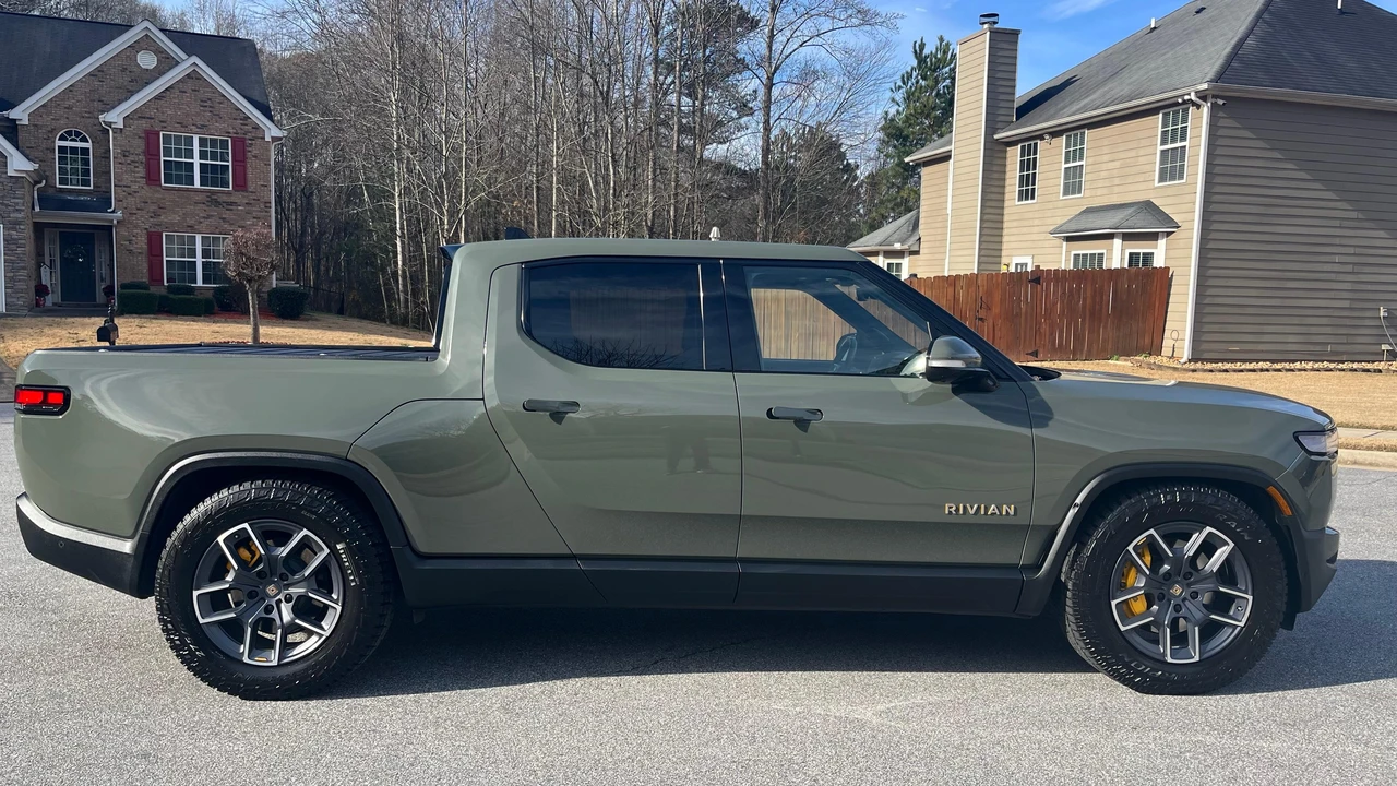 2022 Rivian R1T - Image 17 of 31
