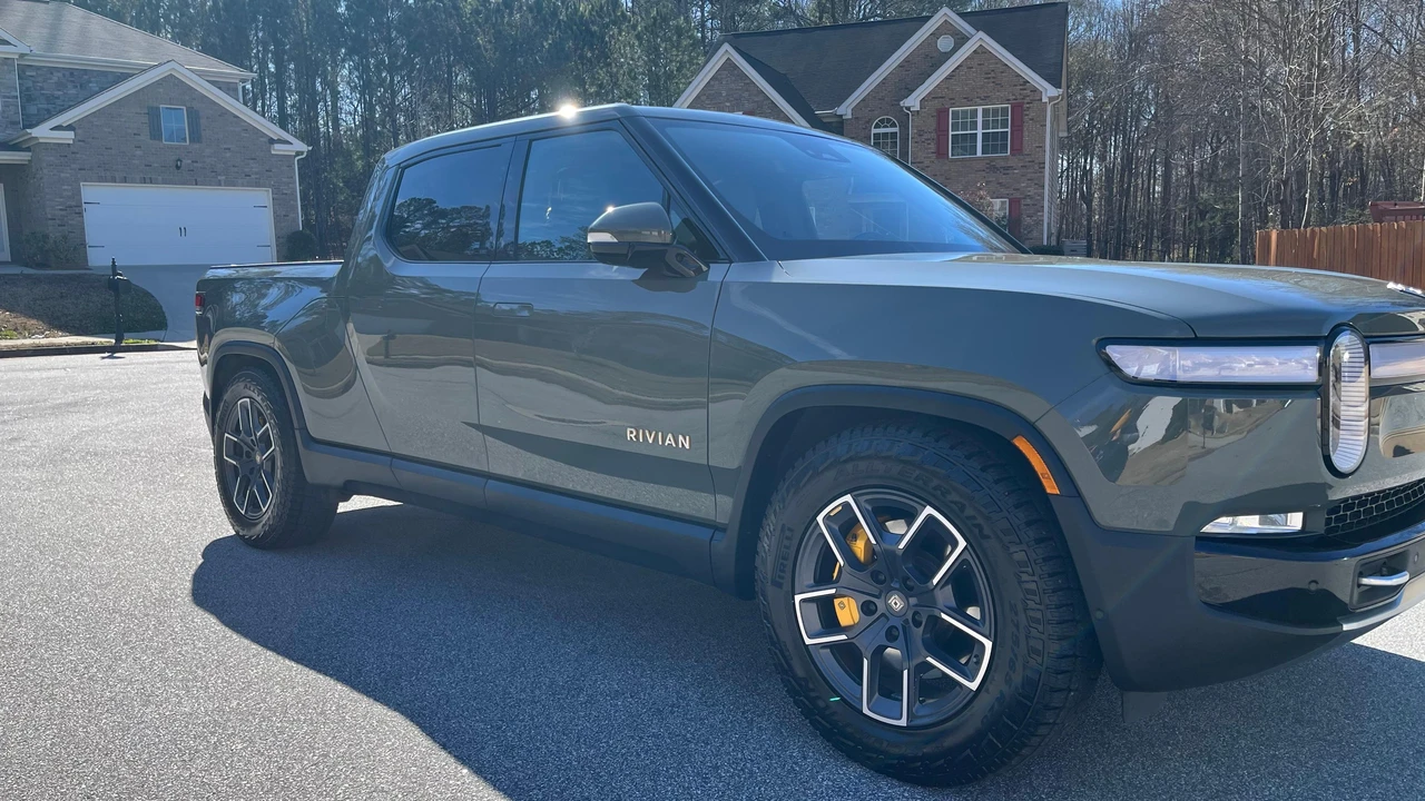 2022 Rivian R1T - Image 18 of 31