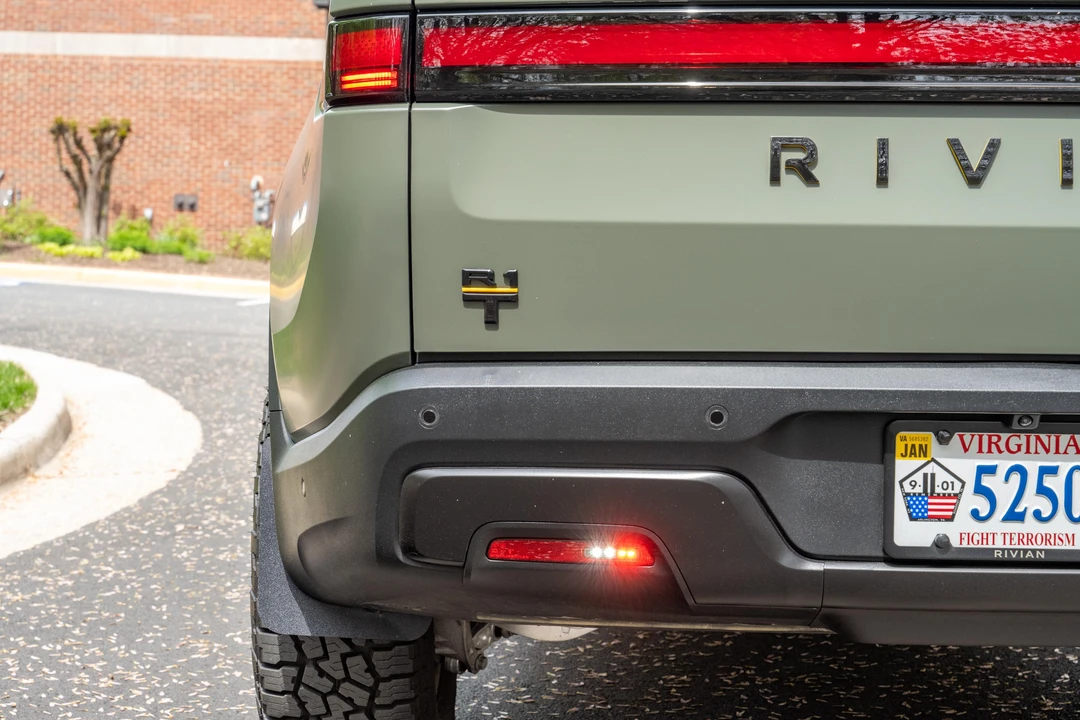 2022 Rivian R1T - Image 24 of 30