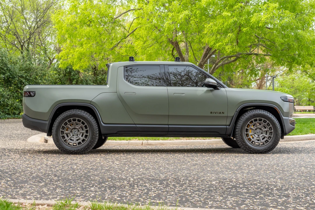 2022 Rivian R1T - Image 10 of 30