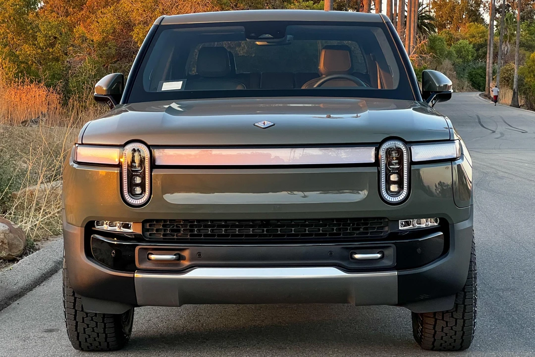 2022 Rivian R1T - Image 2 of 31