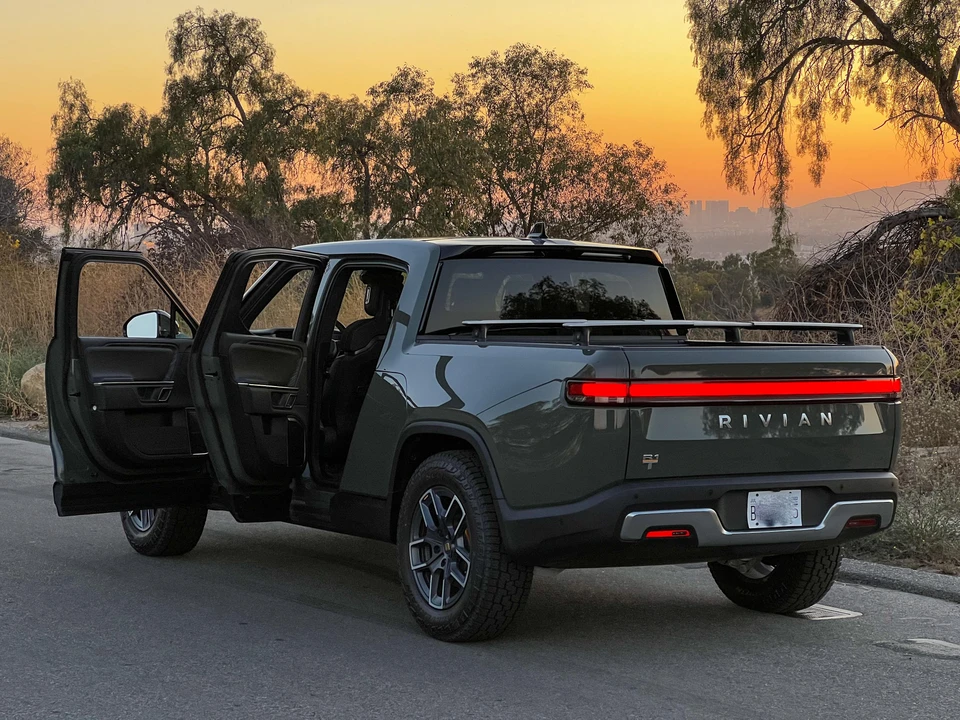2022 Rivian R1T - Image 26 of 31
