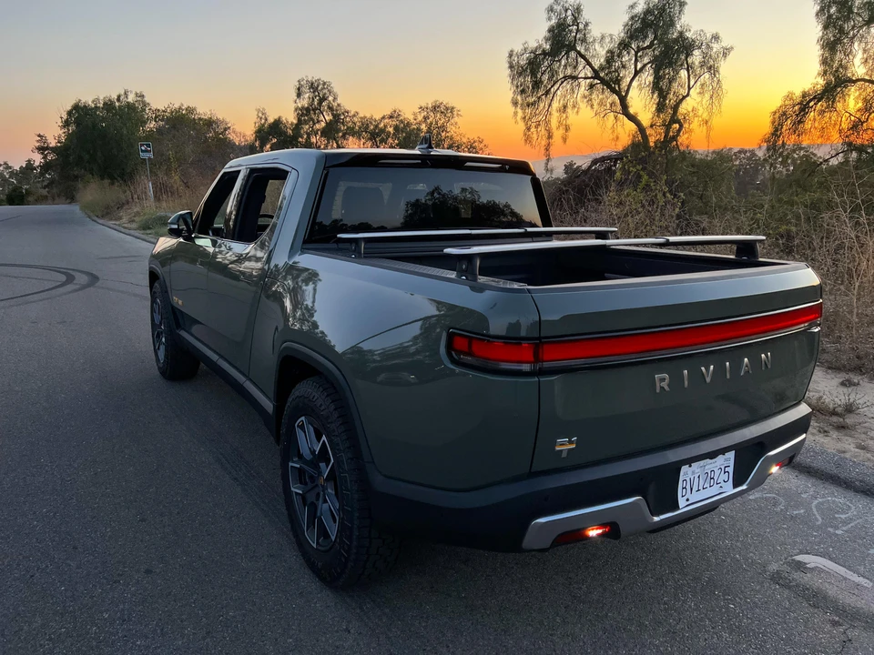 2022 Rivian R1T - Image 19 of 31