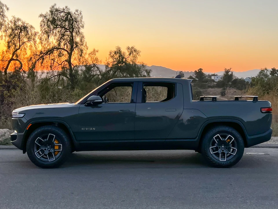 2022 Rivian R1T - Image 16 of 31