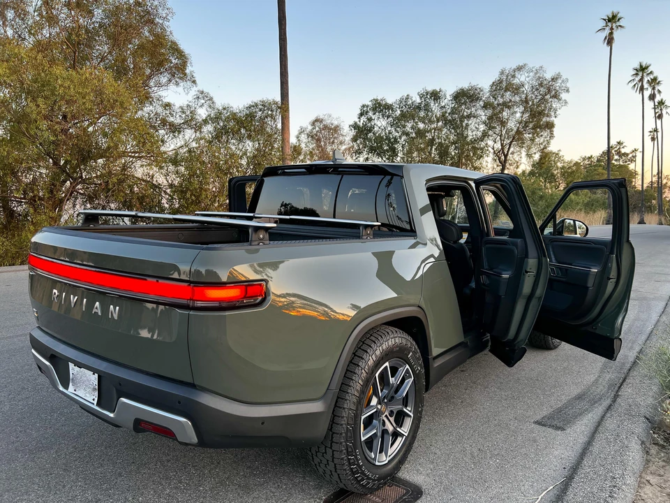 2022 Rivian R1T - Image 27 of 31