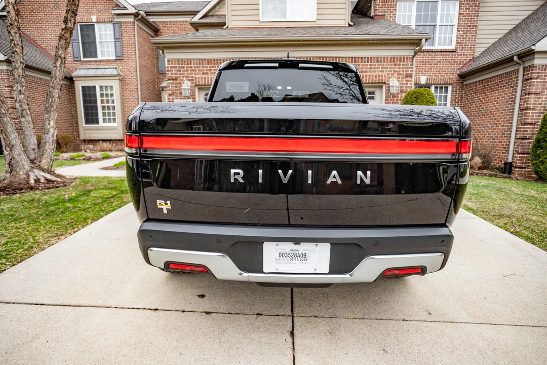 2022 Rivian R1T - Image 18 of 31