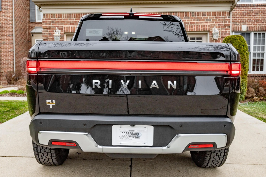 2022 Rivian R1T - Image 5 of 31
