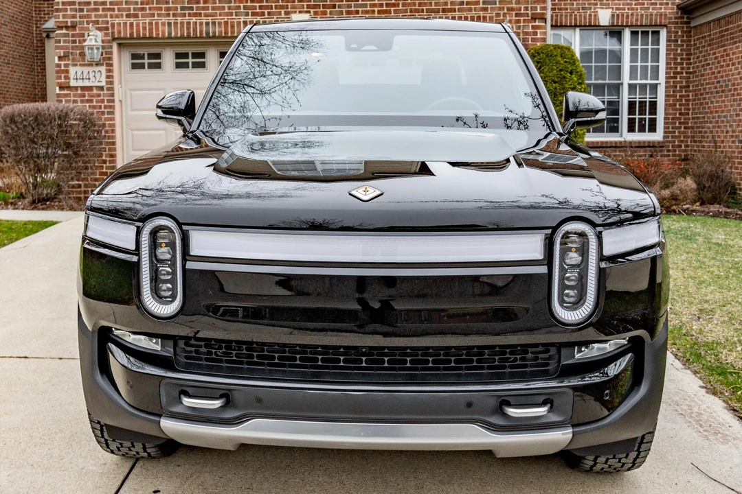2022 Rivian R1T - Image 2 of 31