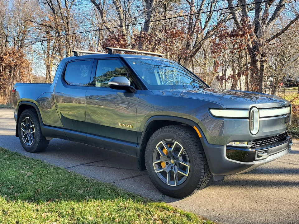 2022 Rivian R1T - Image 13 of 31