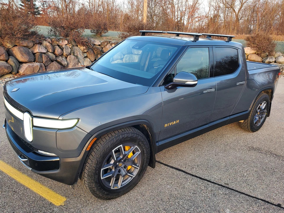 2022 Rivian R1T - Image 7 of 31