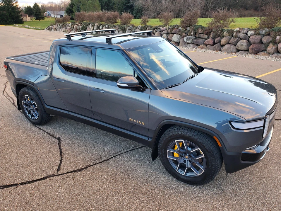2022 Rivian R1T - Image 12 of 31