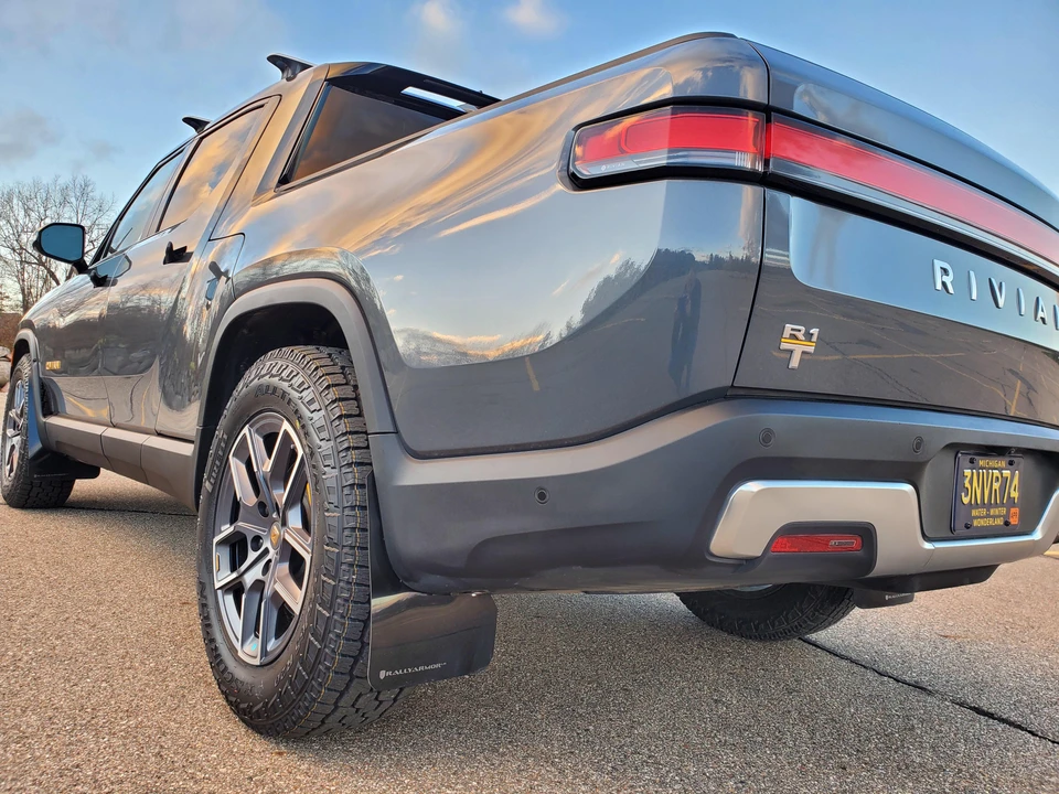 2022 Rivian R1T - Image 30 of 31