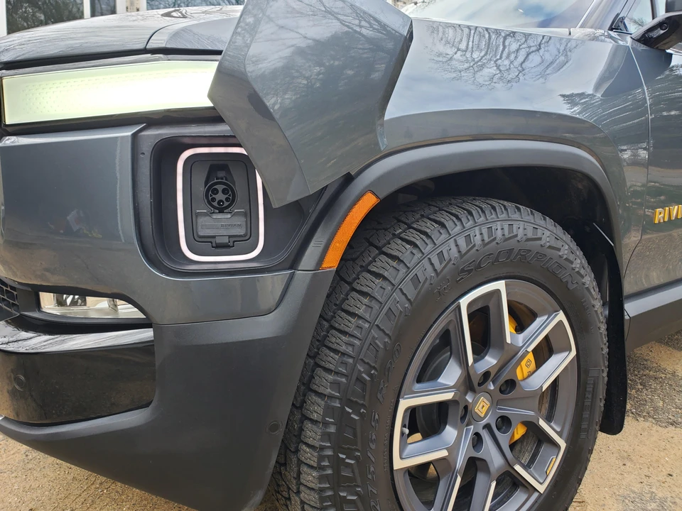2022 Rivian R1T - Image 24 of 31