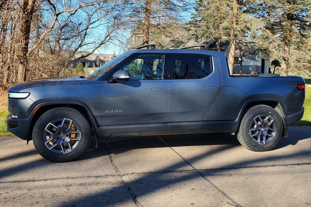 2022 Rivian R1T - Image 3 of 31