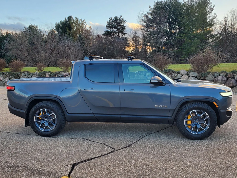 2022 Rivian R1T - Image 11 of 31