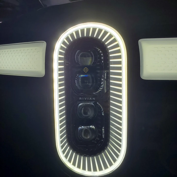 2022 Rivian R1T - Image 16 of 31